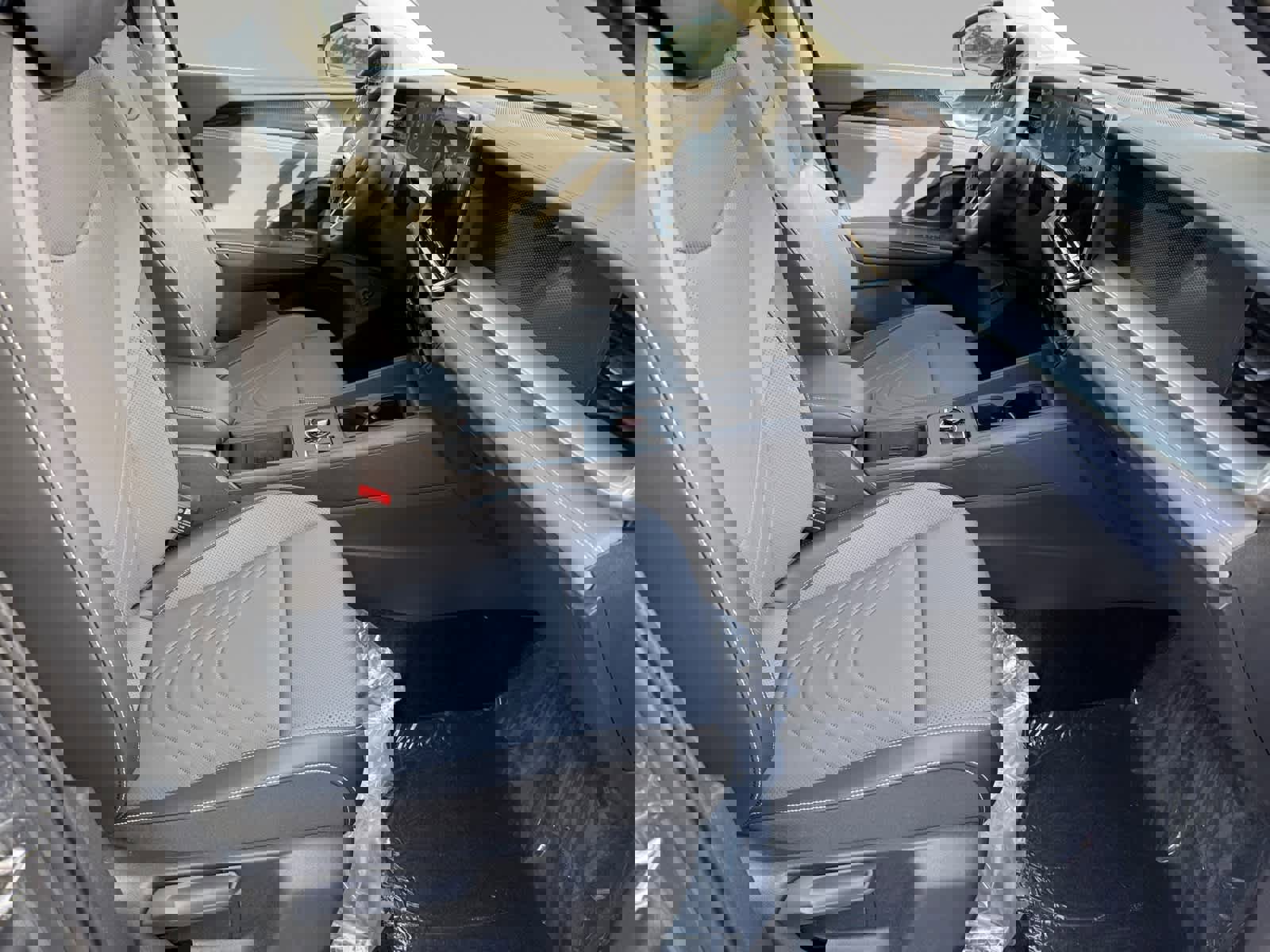 New 2025 Volkswagen Tiguan SE image 9