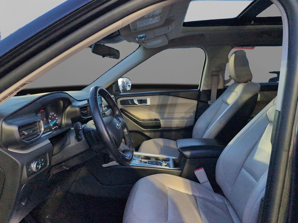 Used 2020 Ford Explorer XLT w/ Equipment Group 202A image 9