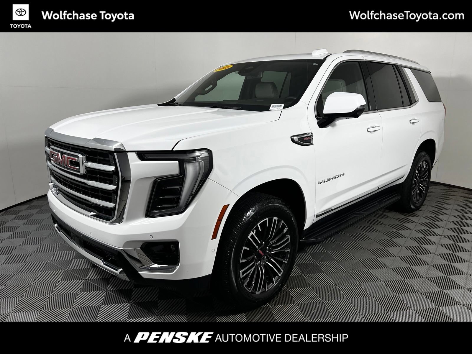 Used 2025 GMC Yukon Elevation AWD/4WD image 1