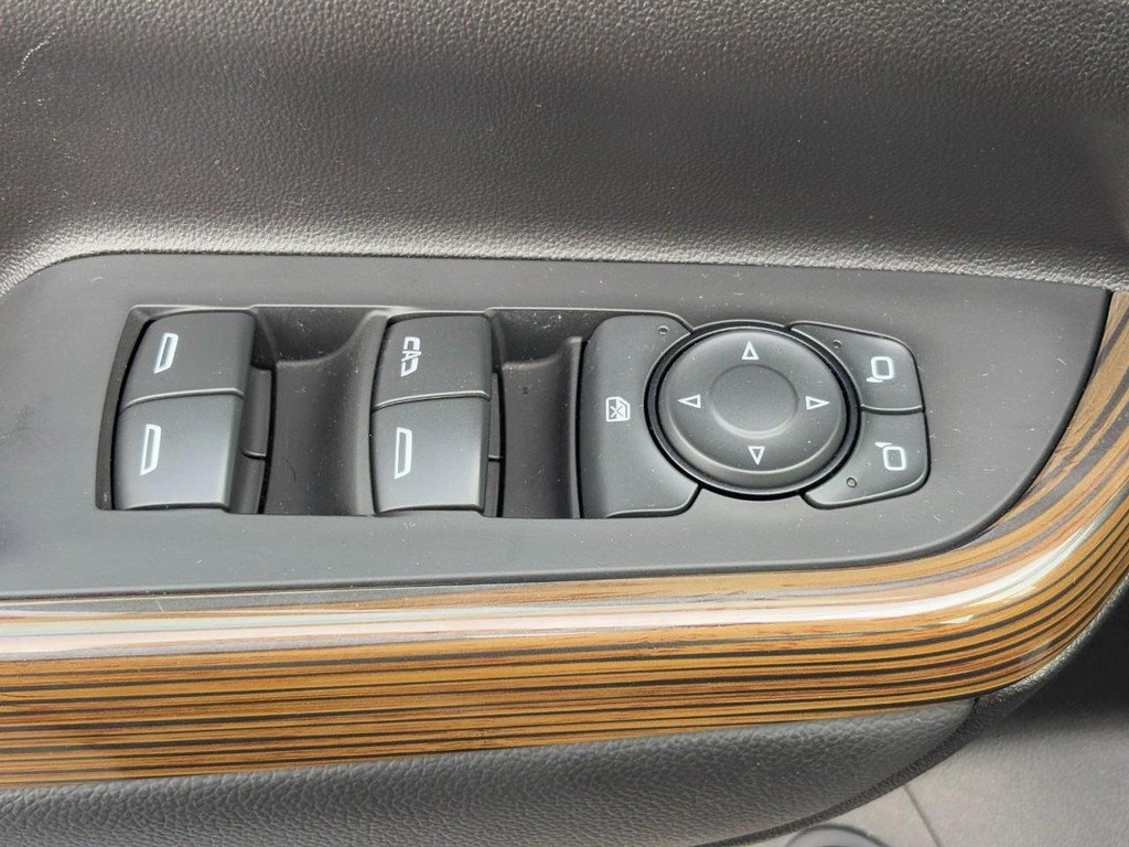 Used 2023 GMC Acadia SLE w/ Driver Convenience Package FWD image 27