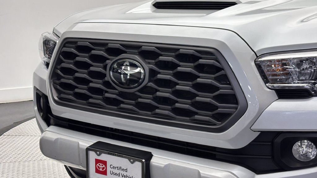 Certified 2022 Toyota Tacoma TRD Sport RWD image 3
