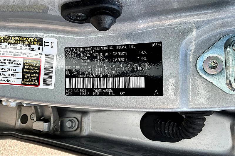 Used 2024 Toyota Highlander LE image 34