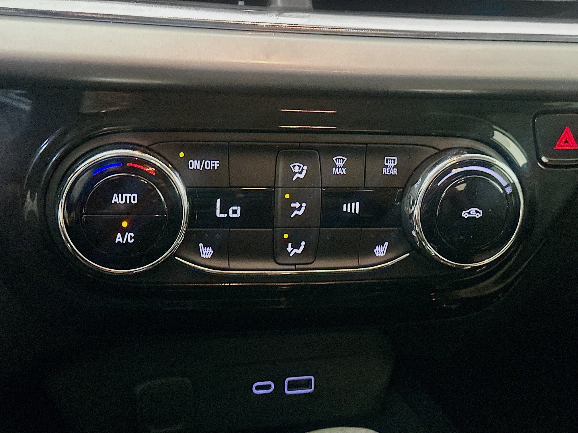 Used 2024 Chevrolet Trax LT w/ Driver Confidence Package FWD image 23