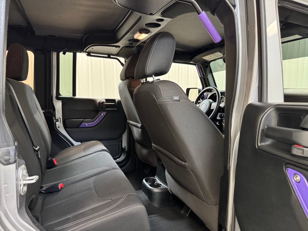 Used 2018 Jeep Wrangler Unlimited Sahara AWD/4WD image 19