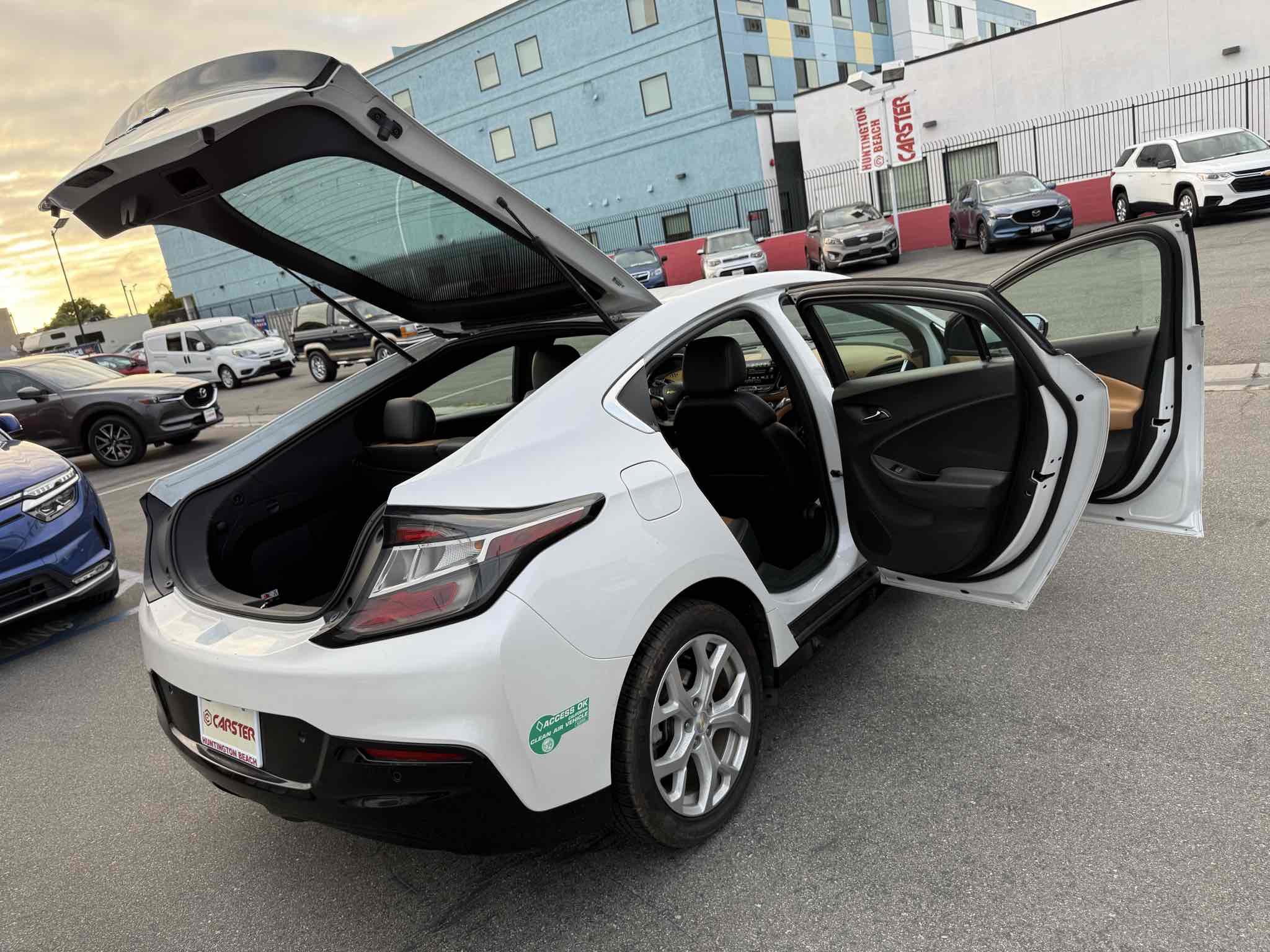 Used 2017 Chevrolet Volt Premier w/ Driver Confidence II Package FWD image 29