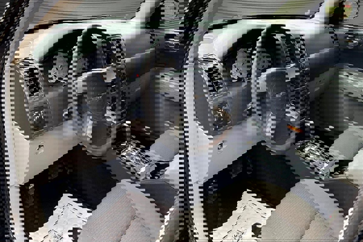 Used 2007 Chrysler 300 RWD image 16