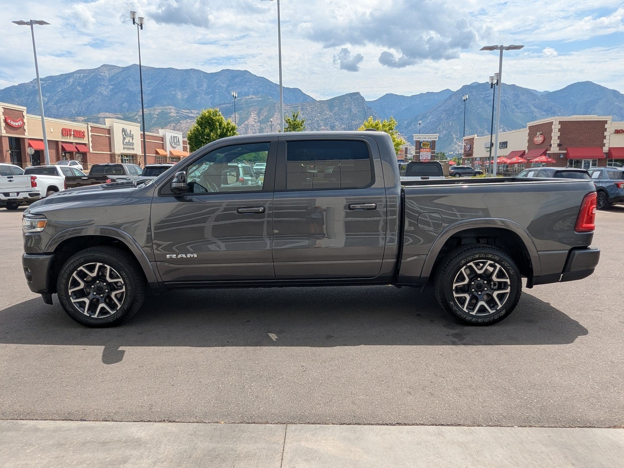 Used 2025 RAM 1500 Laramie w/ Sport Appearance Package AWD/4WD image 10