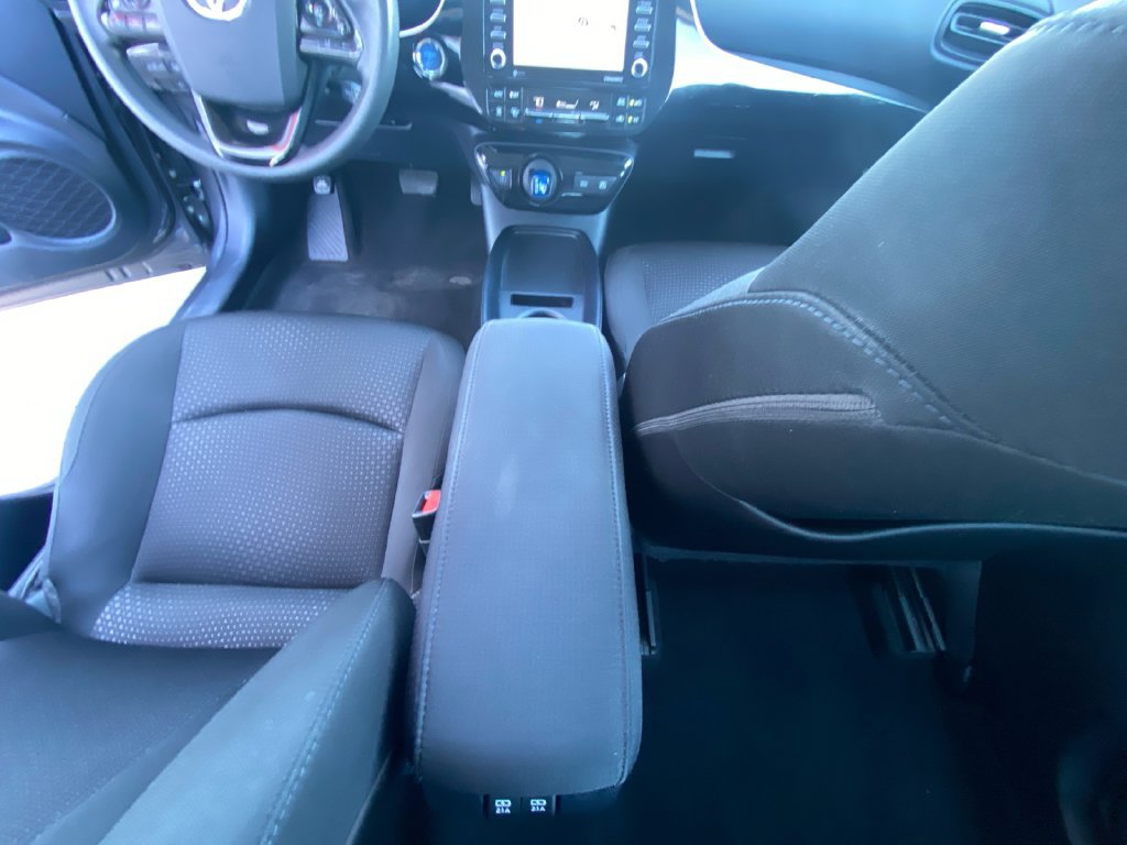Used 2022 Toyota Prius LE AWD/4WD image 11