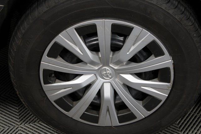 Used 2018 Toyota Camry L image 9