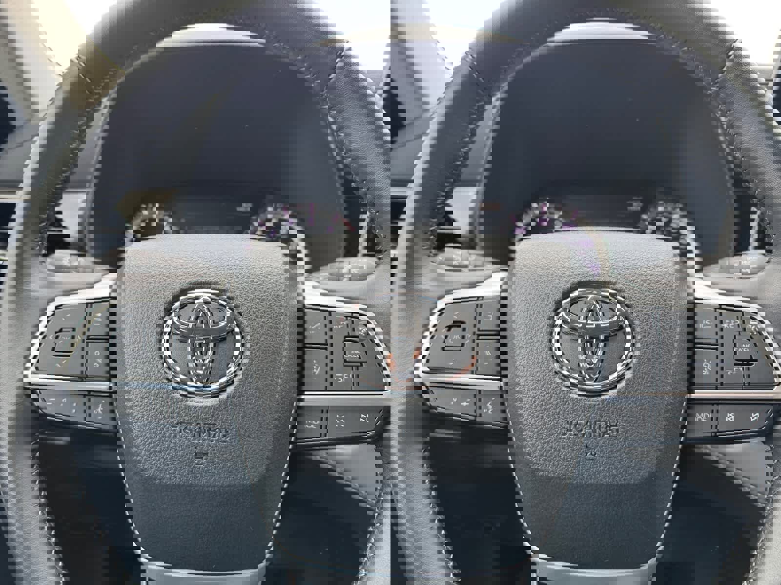 Used 2024 Toyota Highlander XLE image 17