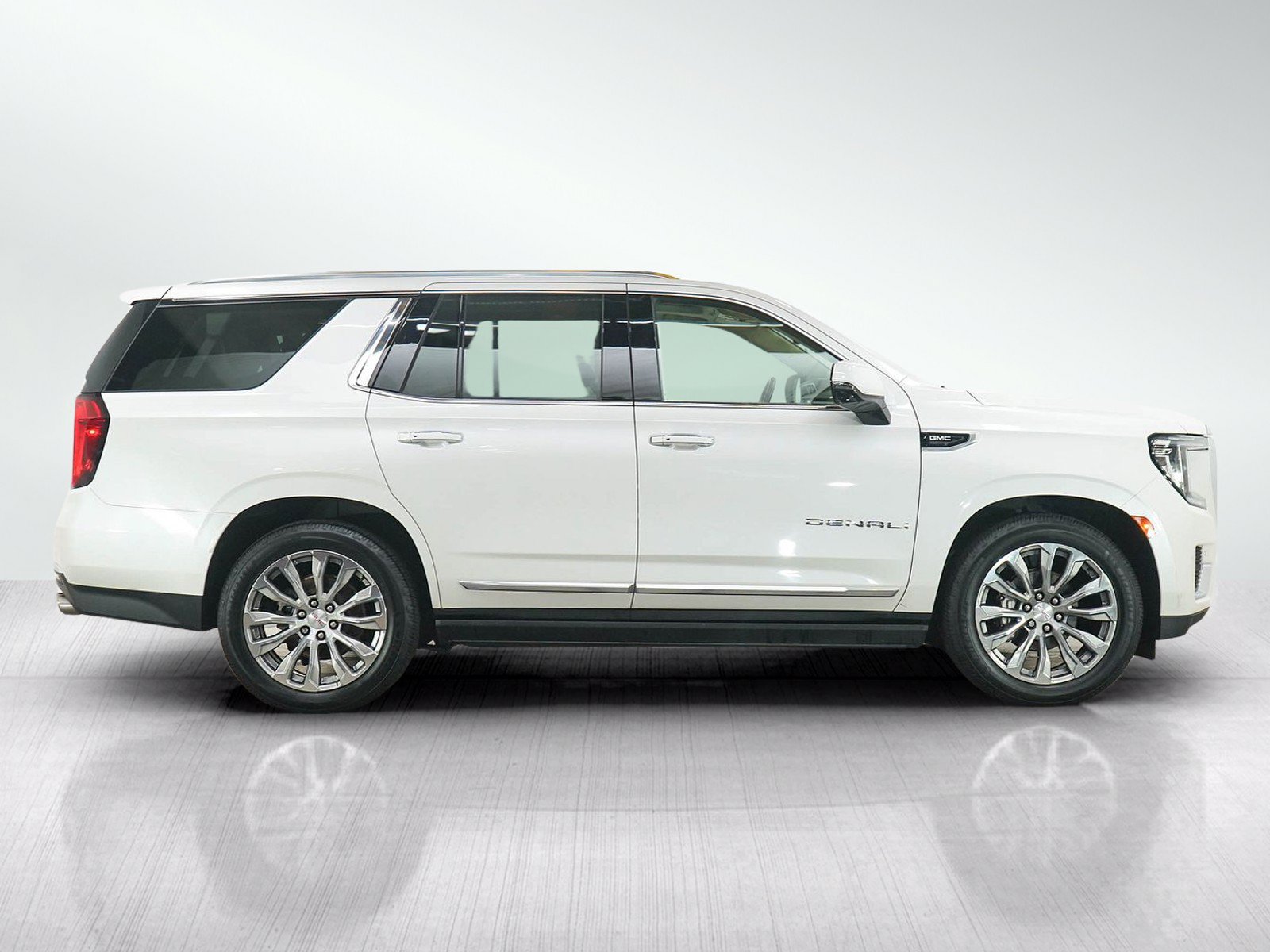 Used 2021 GMC Yukon Denali w/ Denali Ultimate Package AWD/4WD image 7