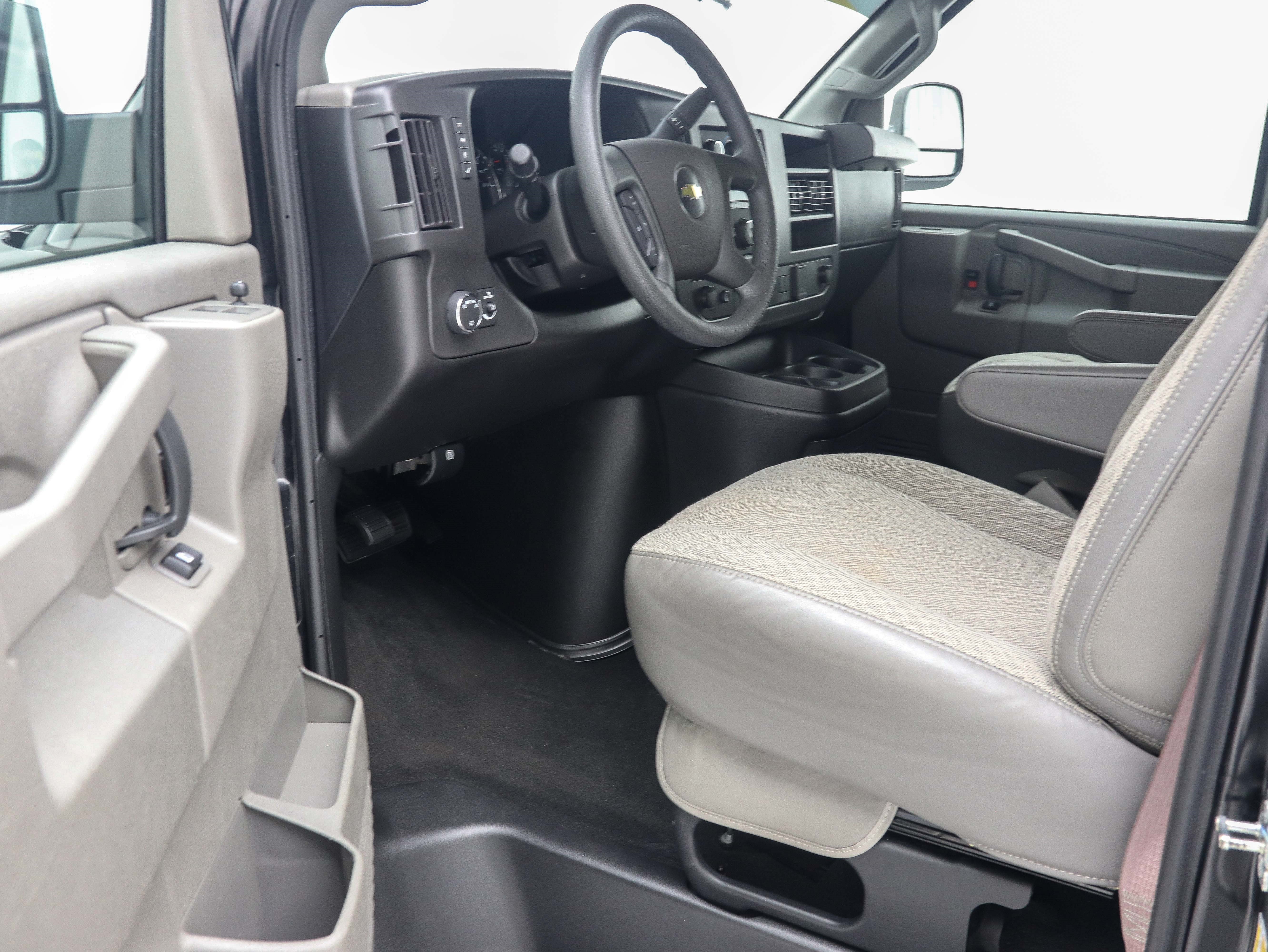 Used 2025 Chevrolet Express 3500 LT w/ LT Preferred Equipment Group RWD image 16