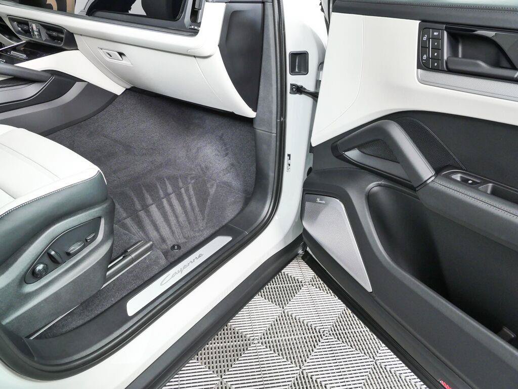 New 2026 Porsche Cayenne AWD/4WD image 26