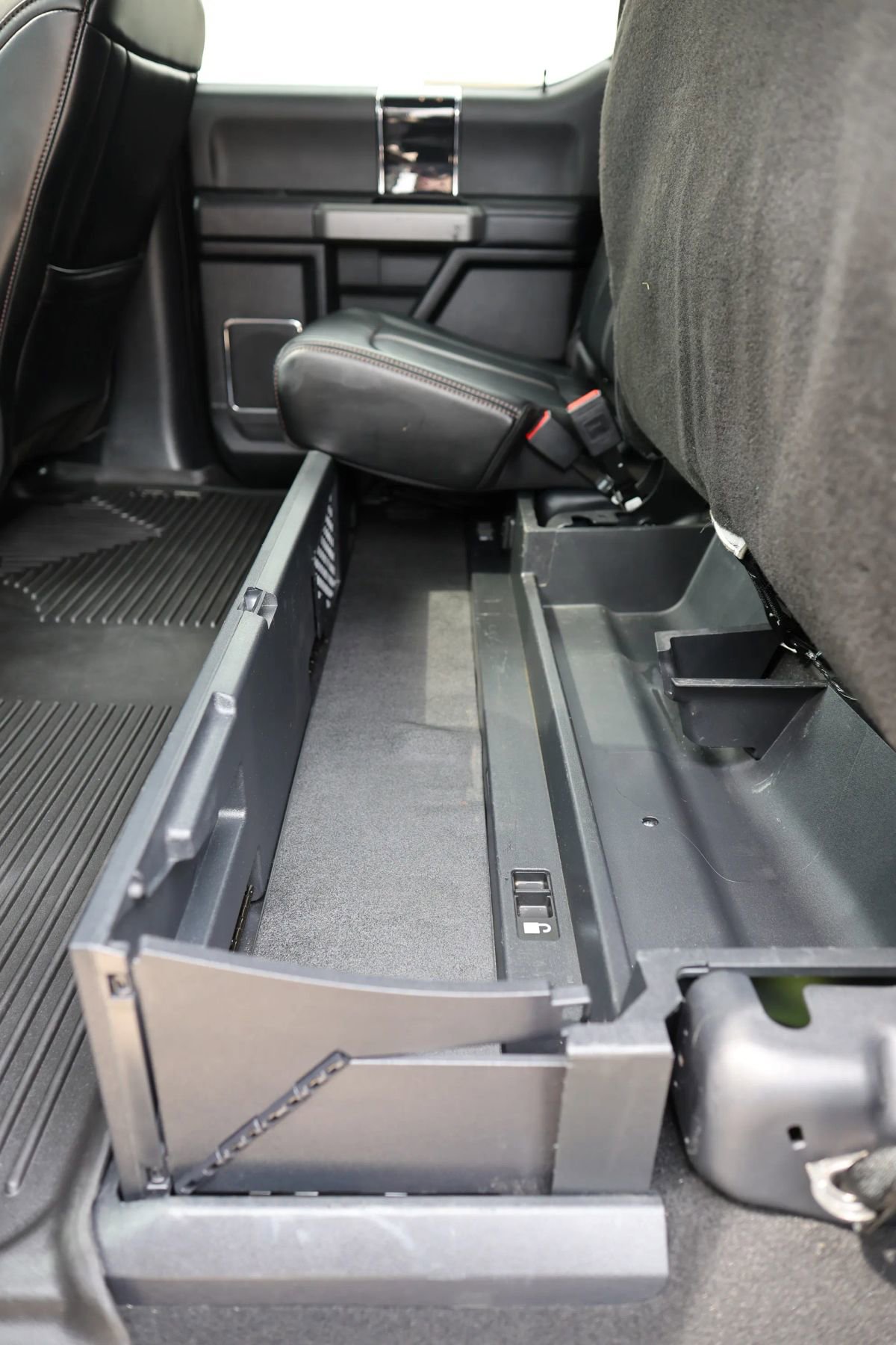 Used 2021 Ford F350 Platinum w/ FX4 Off-Road Package image 36