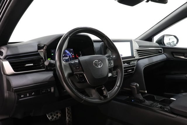 Used 2025 Toyota Camry SE FWD image 16