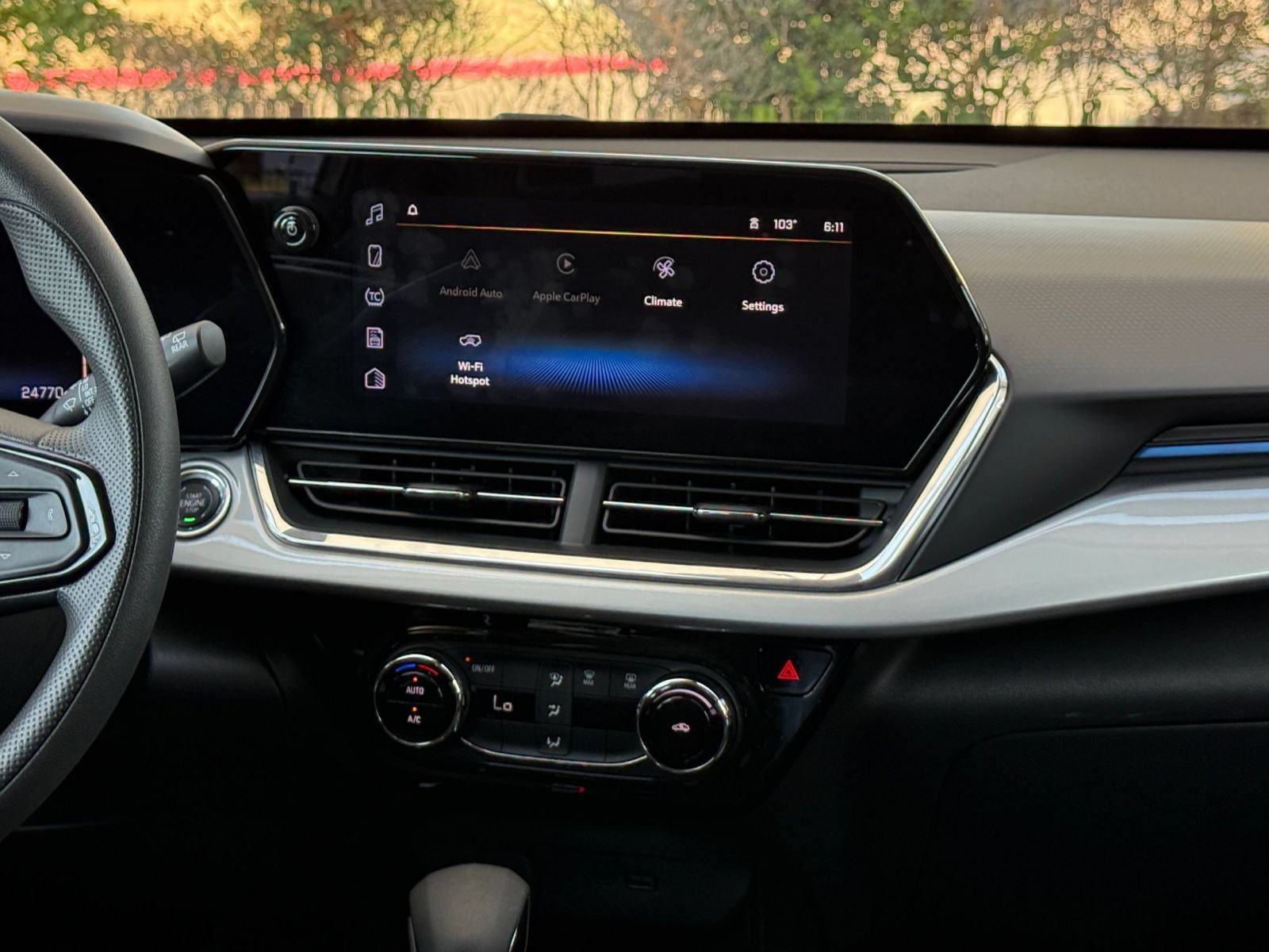 Used 2025 Chevrolet Trax LT FWD image 17