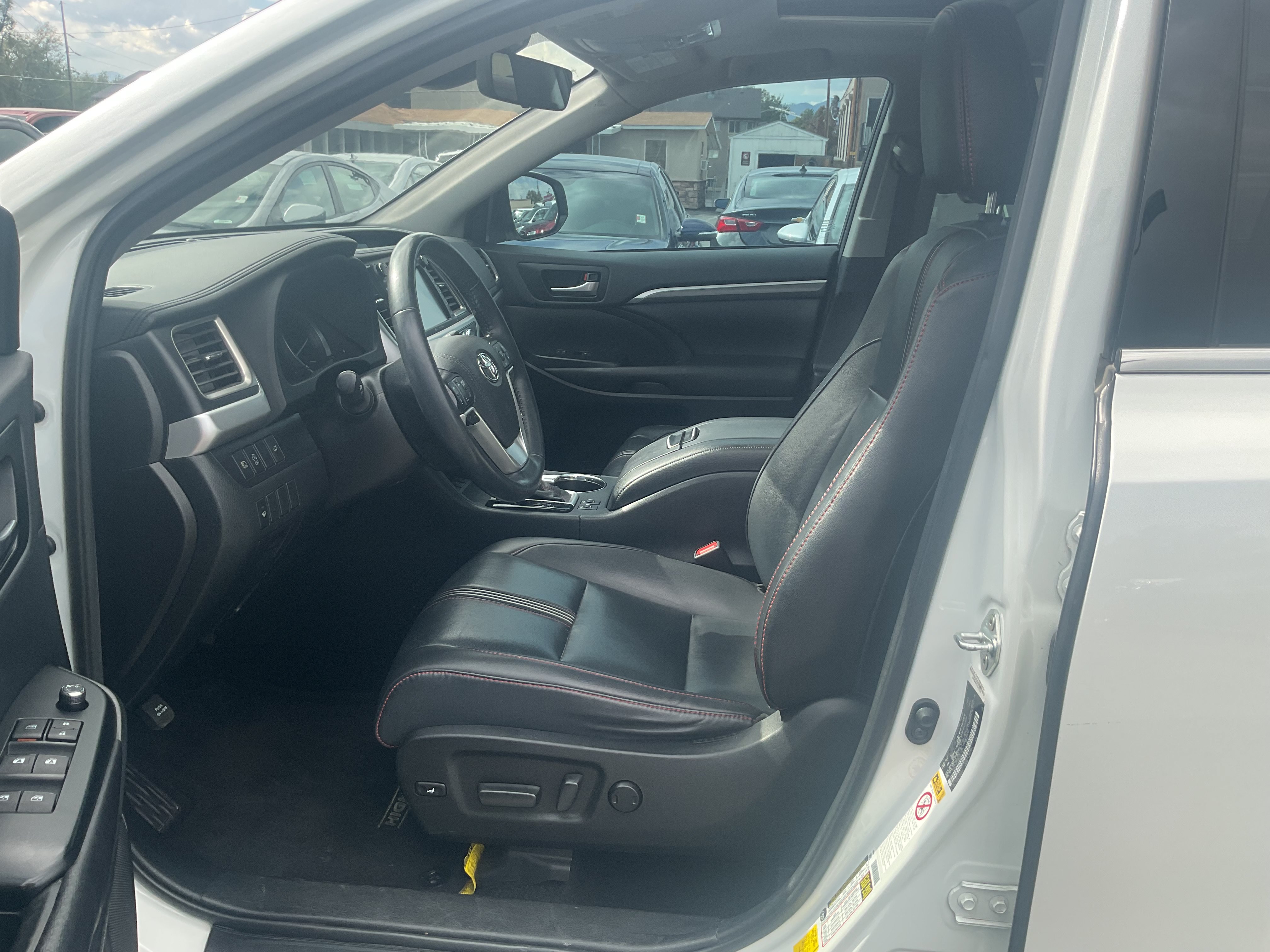 Used 2019 Toyota Highlander SE AWD/4WD image 13