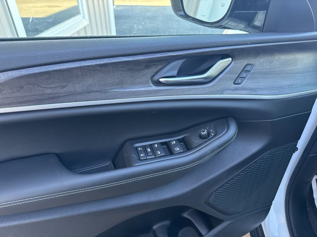 New 2025 Jeep Grand Cherokee Limited image 10