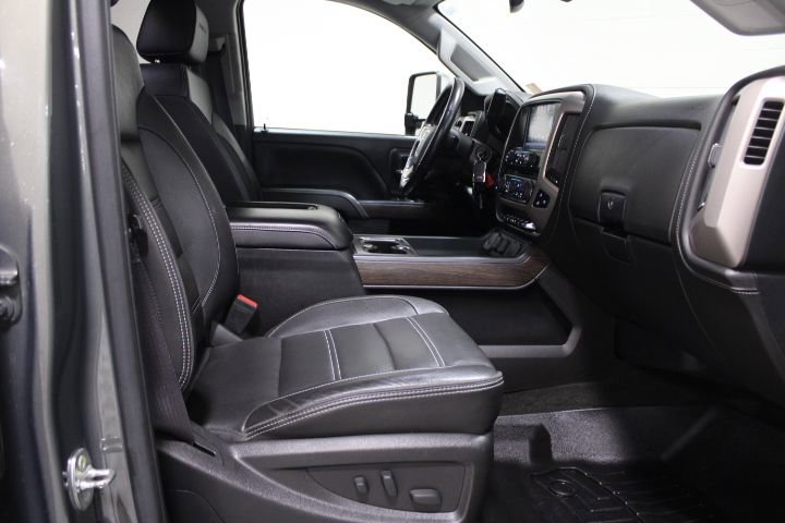 Used 2017 GMC Sierra 2500 Denali w/ Duramax Plus Package AWD/4WD image 25
