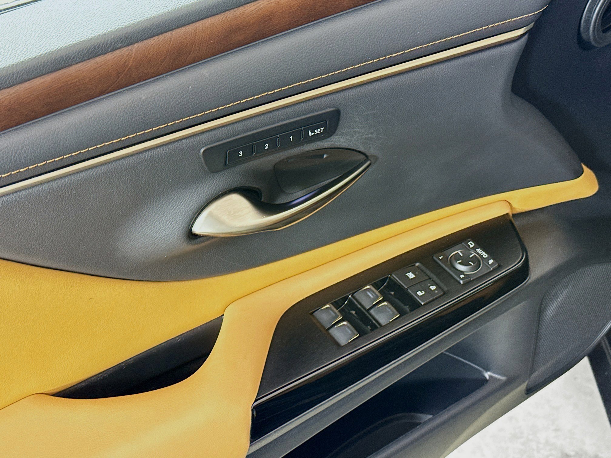 Certified 2023 Lexus ES 350 Luxury w/ Accessory Package (Z2) image 19