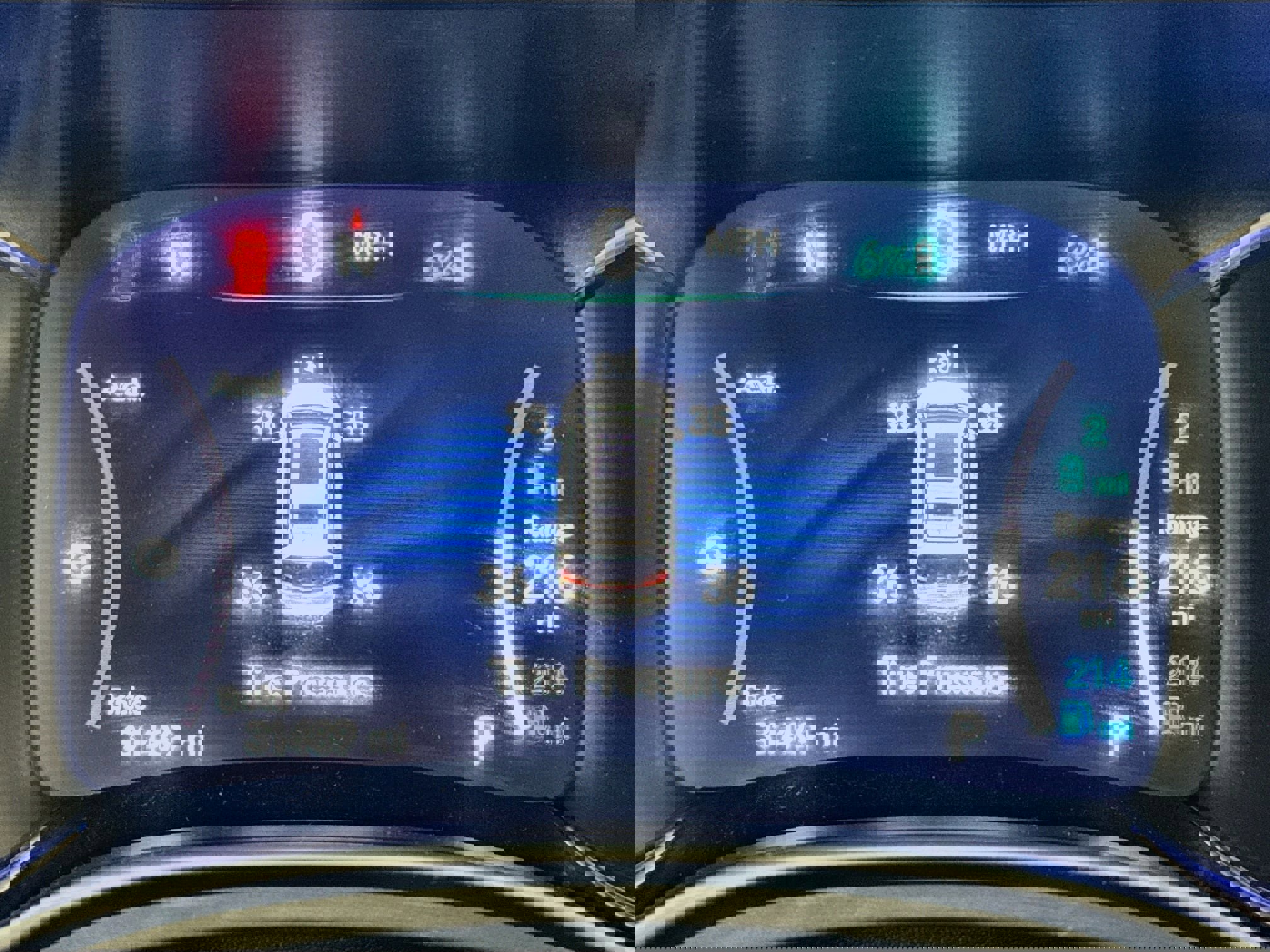 Used 2023 Chrysler Pacifica Limited w/ Uconnect Theater Family Group FWD image 16