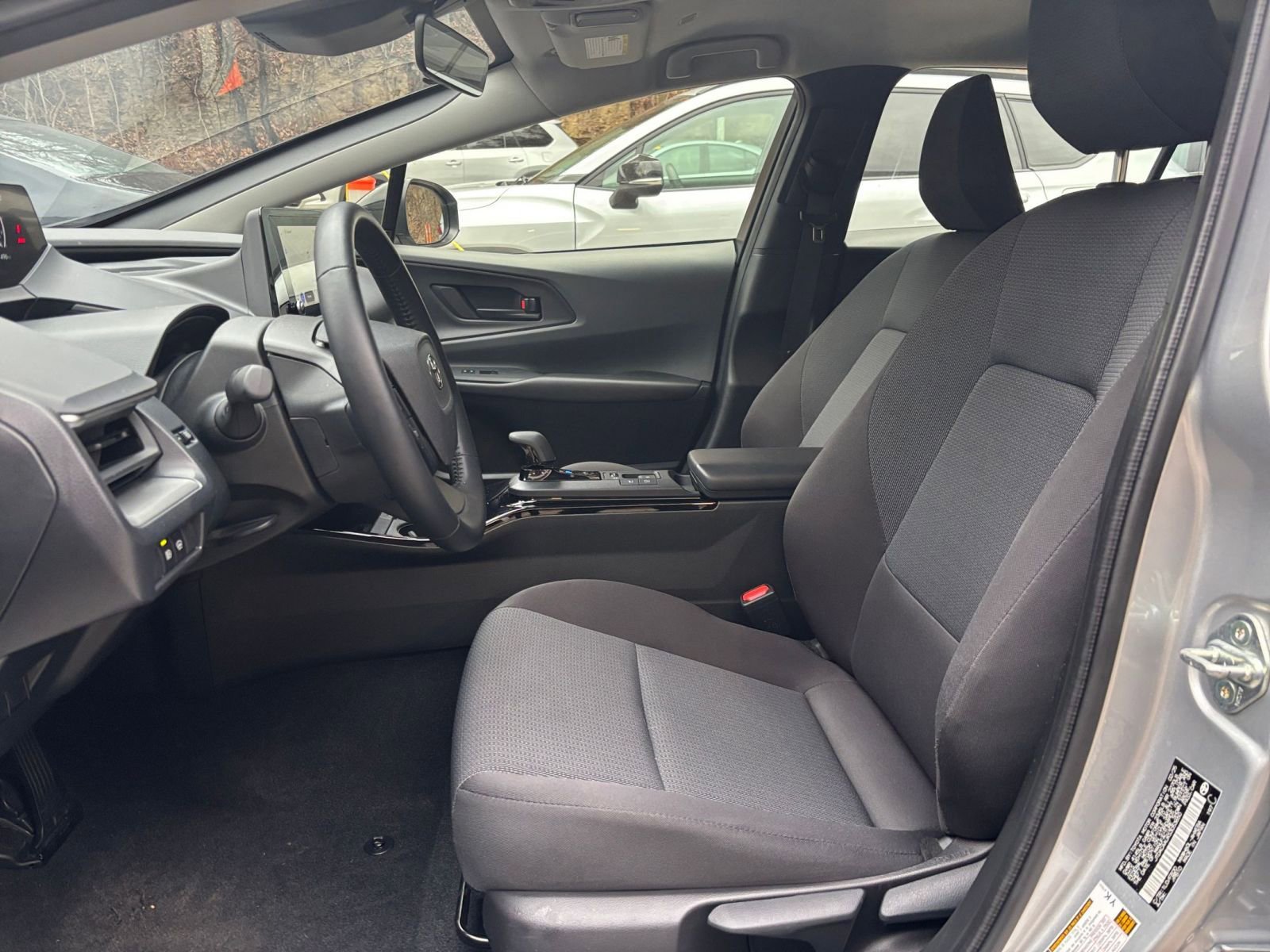 Used 2025 Toyota Prius LE image 34