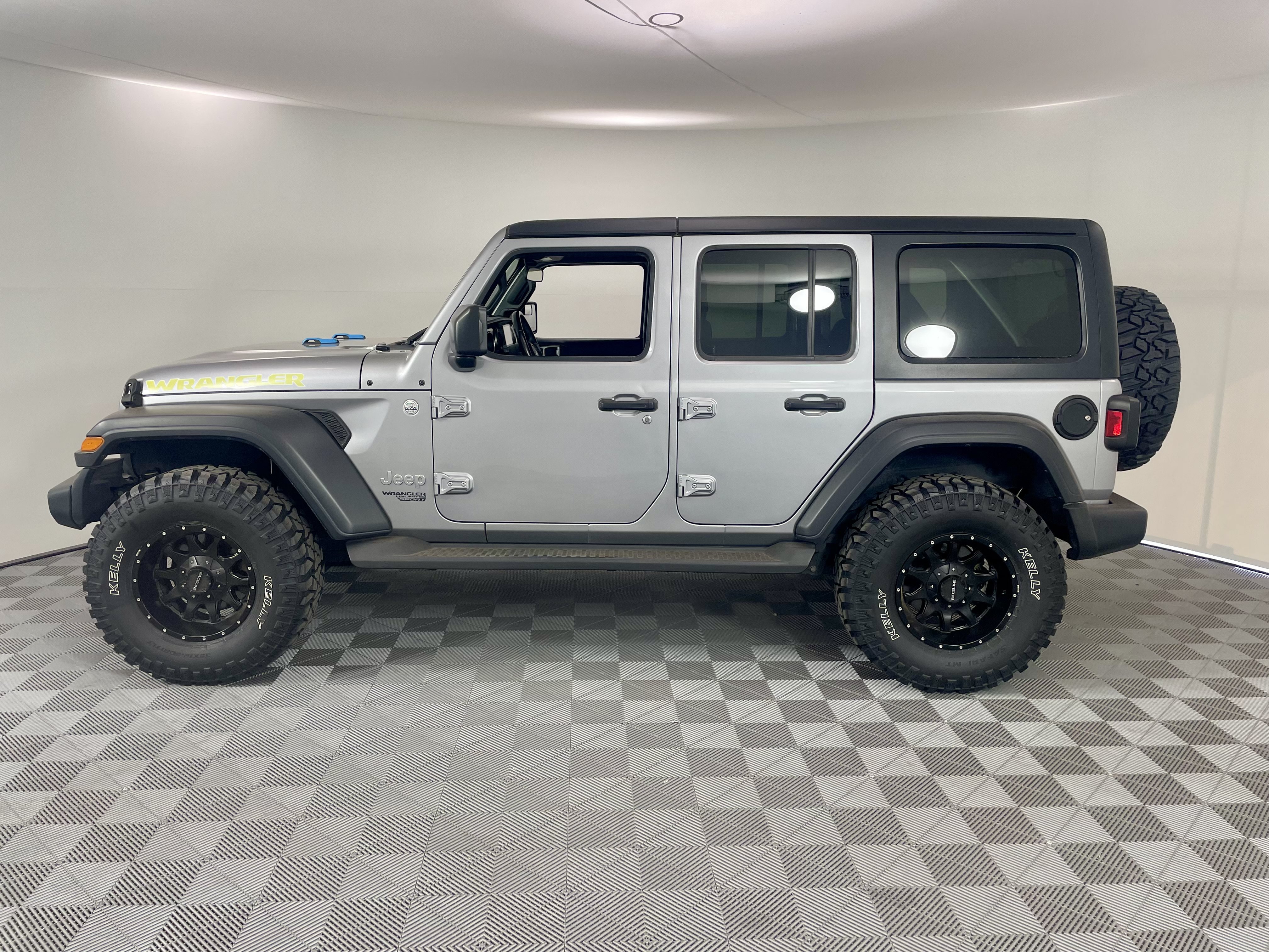 Used 2018 Jeep Wrangler Unlimited Sport S AWD/4WD image 2