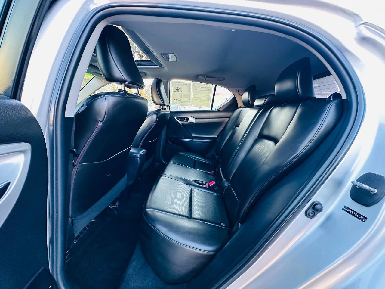 Used 2011 Lexus CT 200h Premium image 15