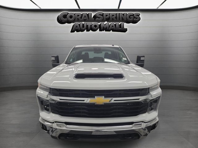 Used 2025 Chevrolet Silverado 2500 LT w/ Convenience Package AWD/4WD image 2