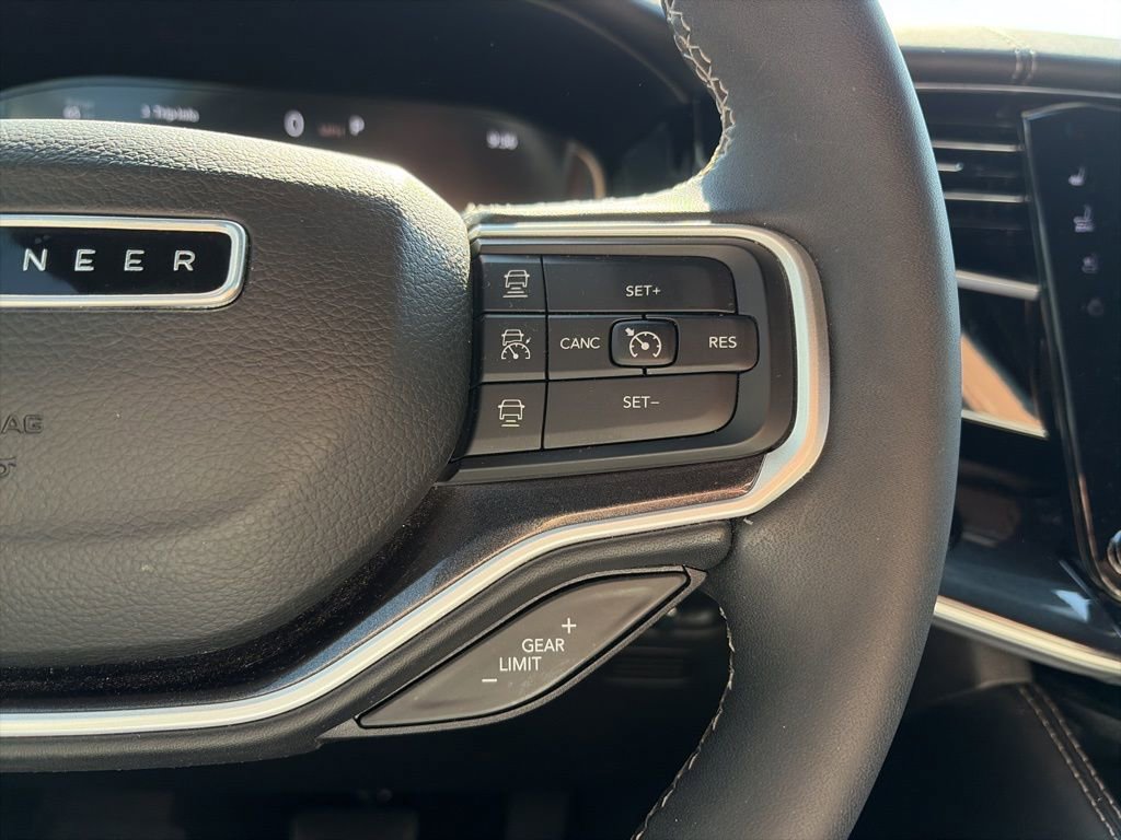 Used 2023 Jeep Wagoneer 4WD w/ Premium Group I image 19