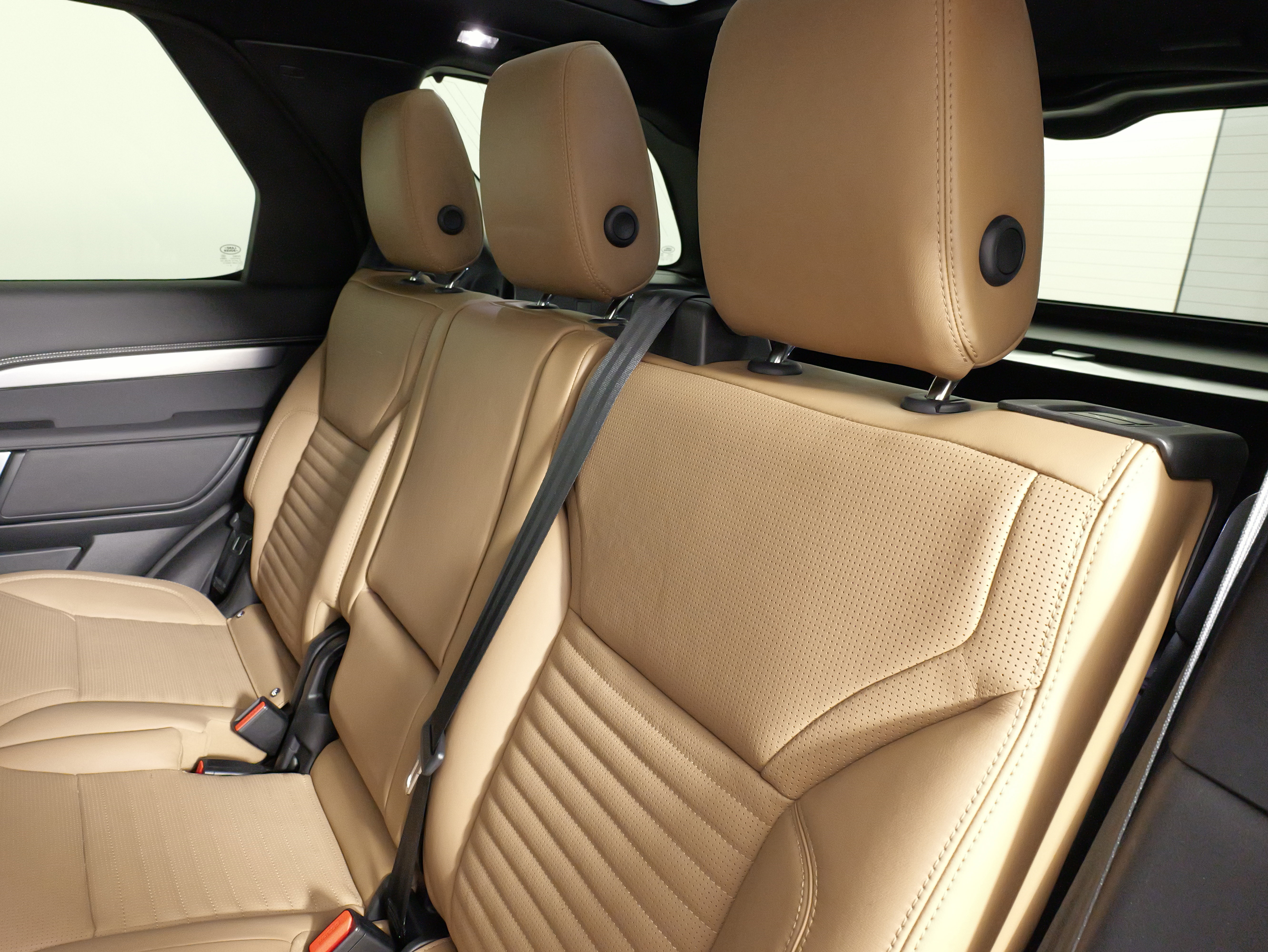 Used 2024 Land Rover Discovery Dynamic SE image 42