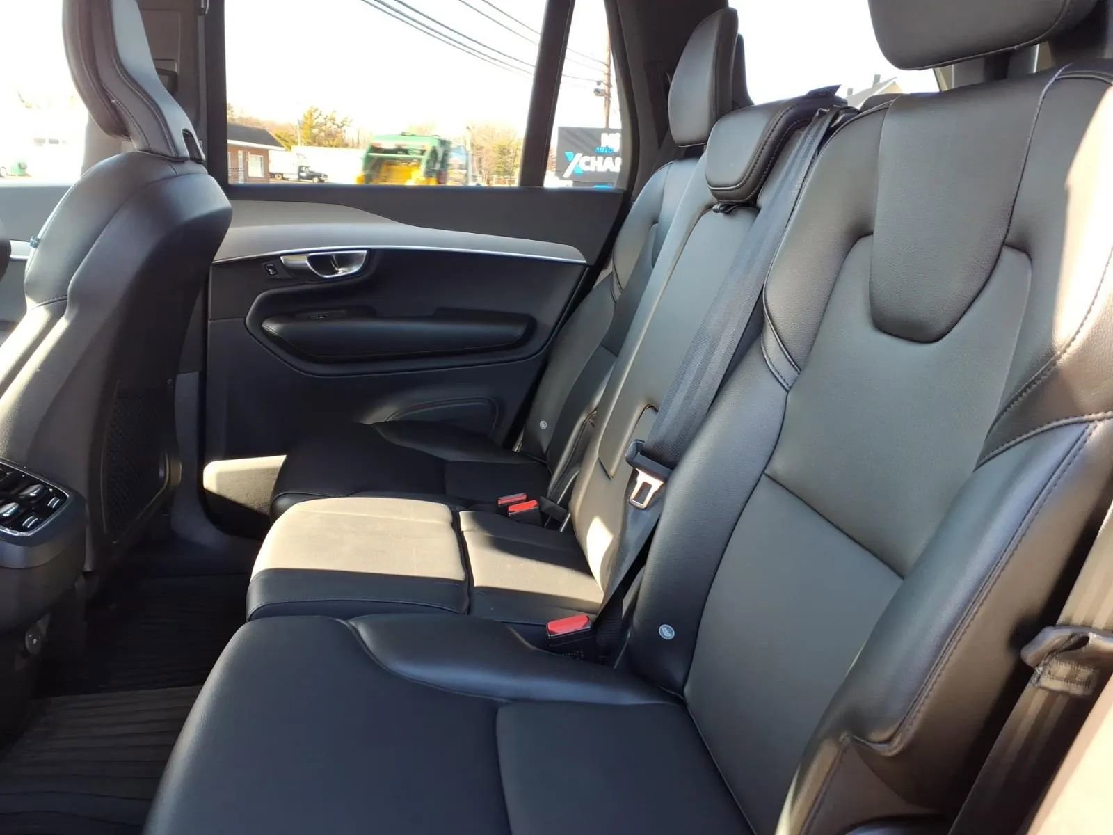 Used 2022 Volvo XC90 T5 Momentum w/ Climate Package image 23