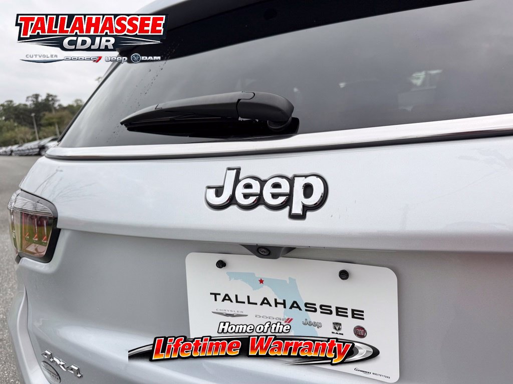 Used 2025 Jeep Compass Latitude AWD/4WD image 6