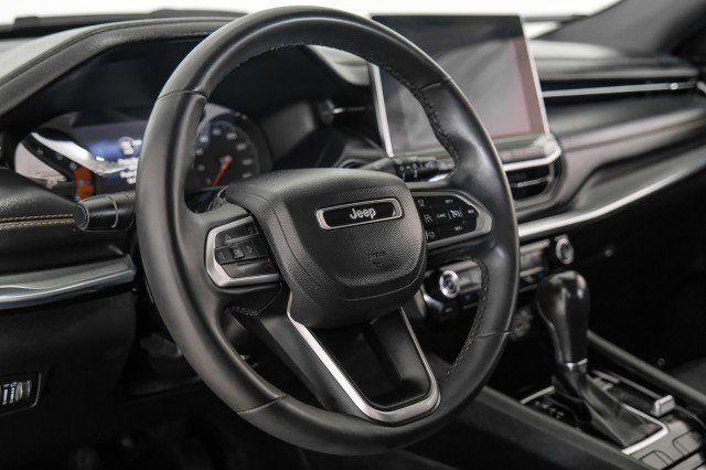 Used 2023 Jeep Compass Limited image 14