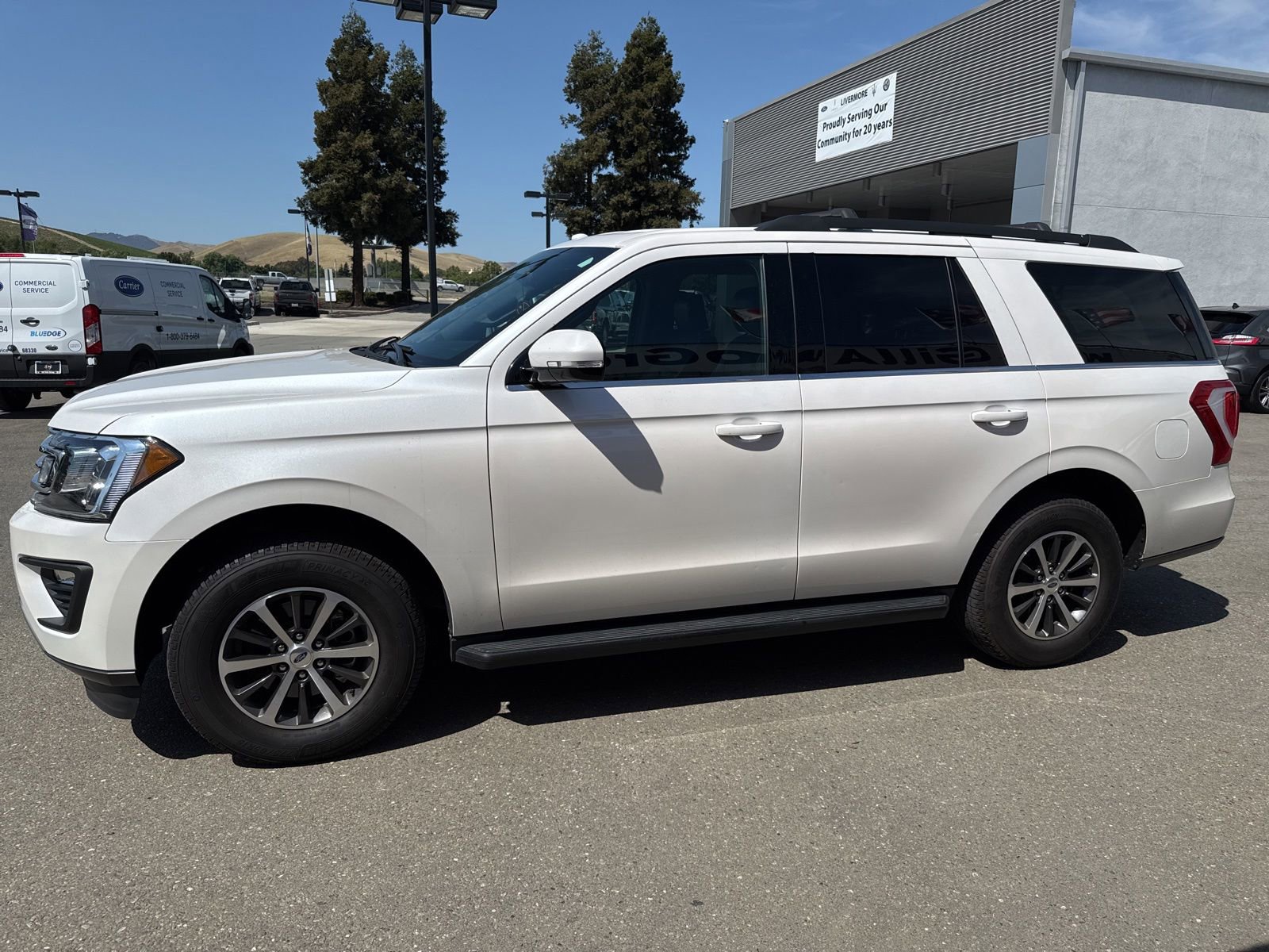 Used 2018 Ford Expedition XLT w/ Equipment Group 201A AWD/4WD image 2