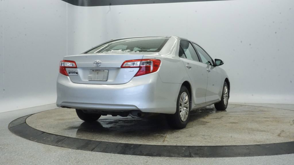 Used 2013 Toyota Camry LE image 9