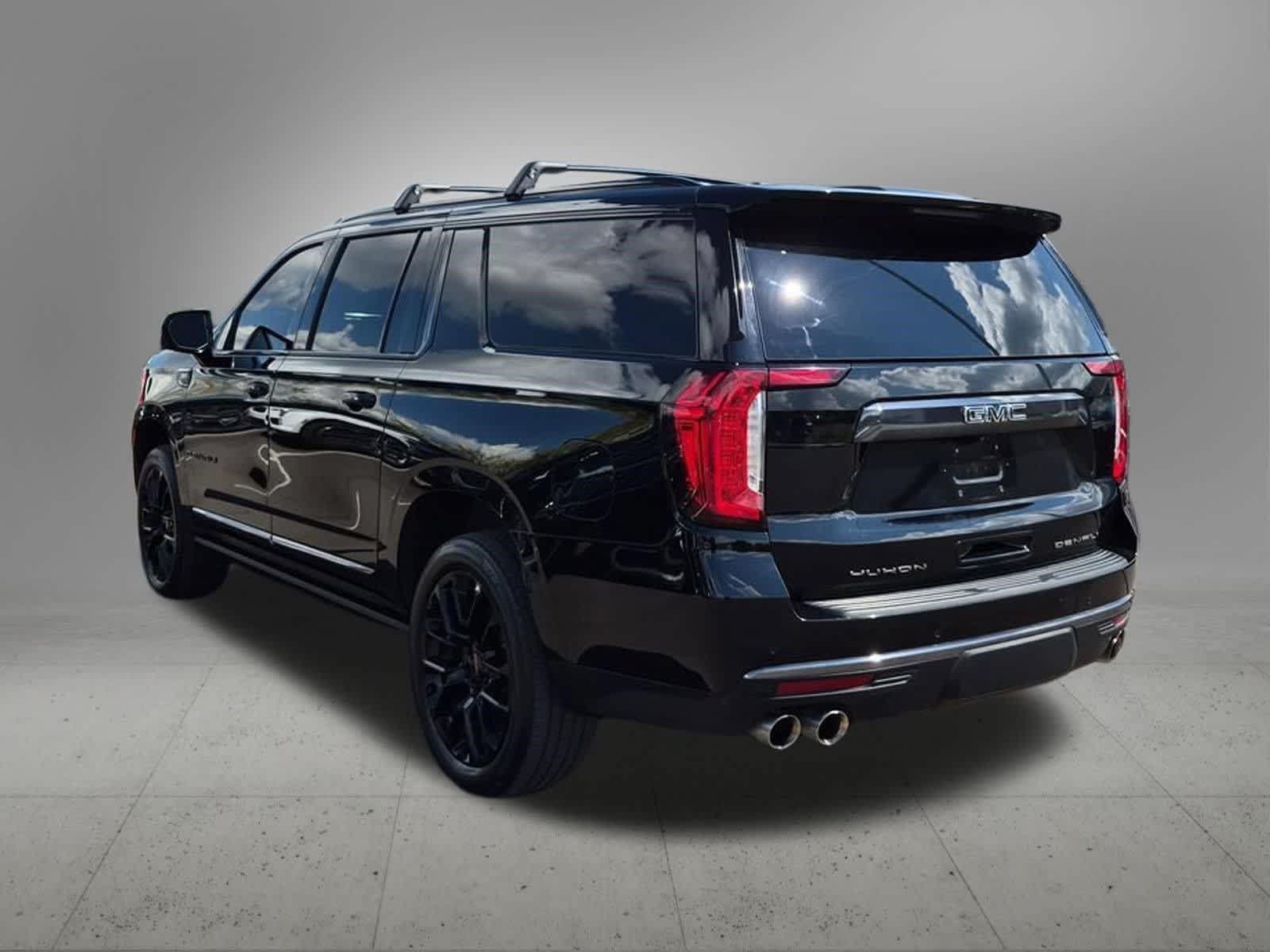 Used 2023 GMC Yukon XL Denali Ultimate AWD/4WD image 4