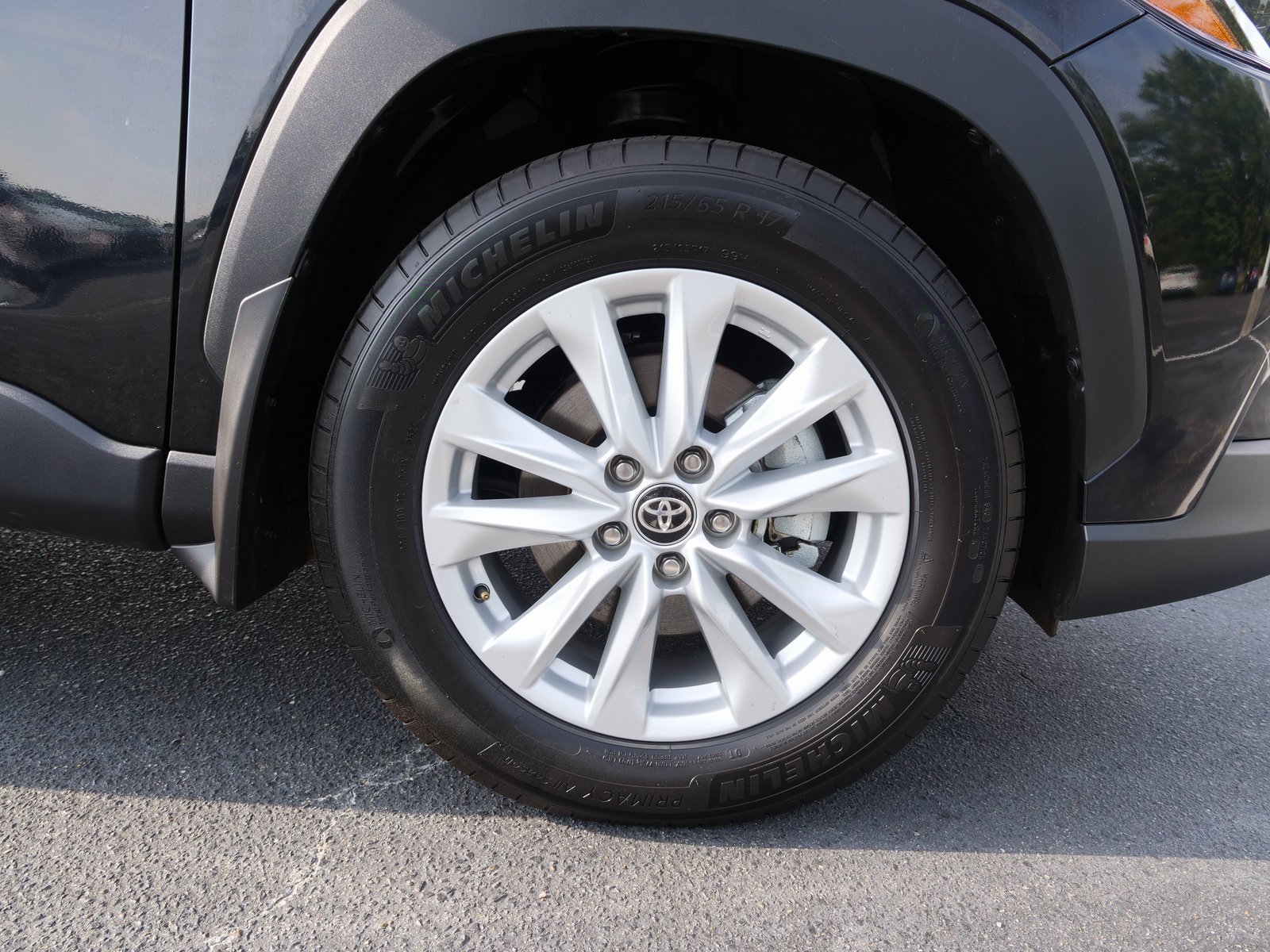 Used 2024 Toyota Corolla Cross LE image 11