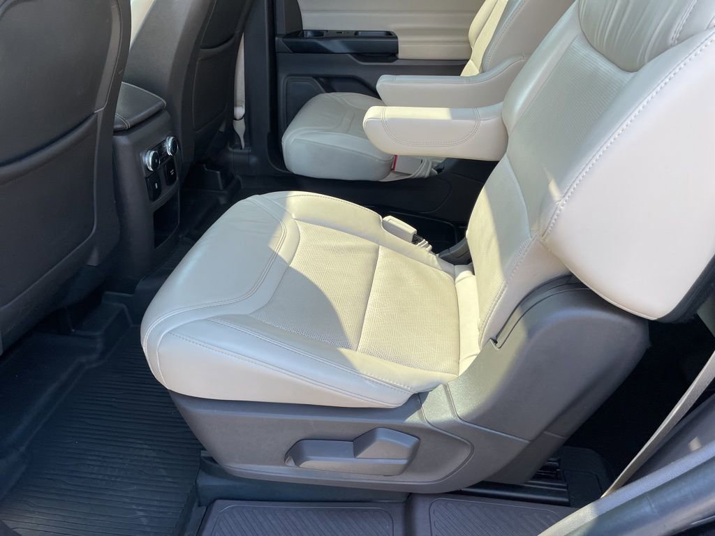 Used 2020 Ford Explorer Platinum w/ Premium Technology Package image 44