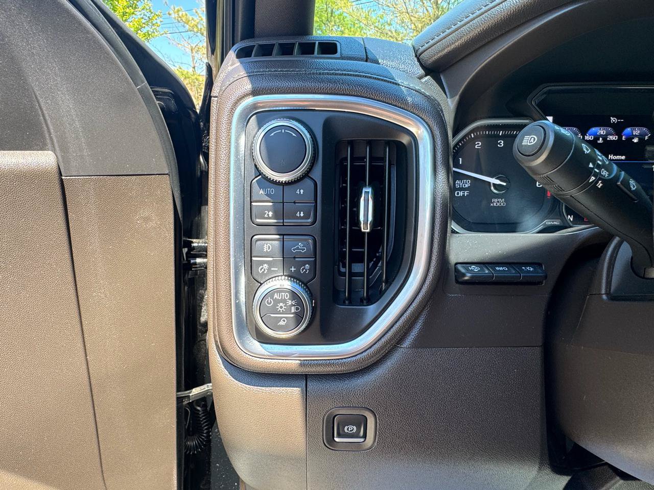Used 2019 GMC Sierra 1500 Denali w/ Technology Package AWD/4WD image 17