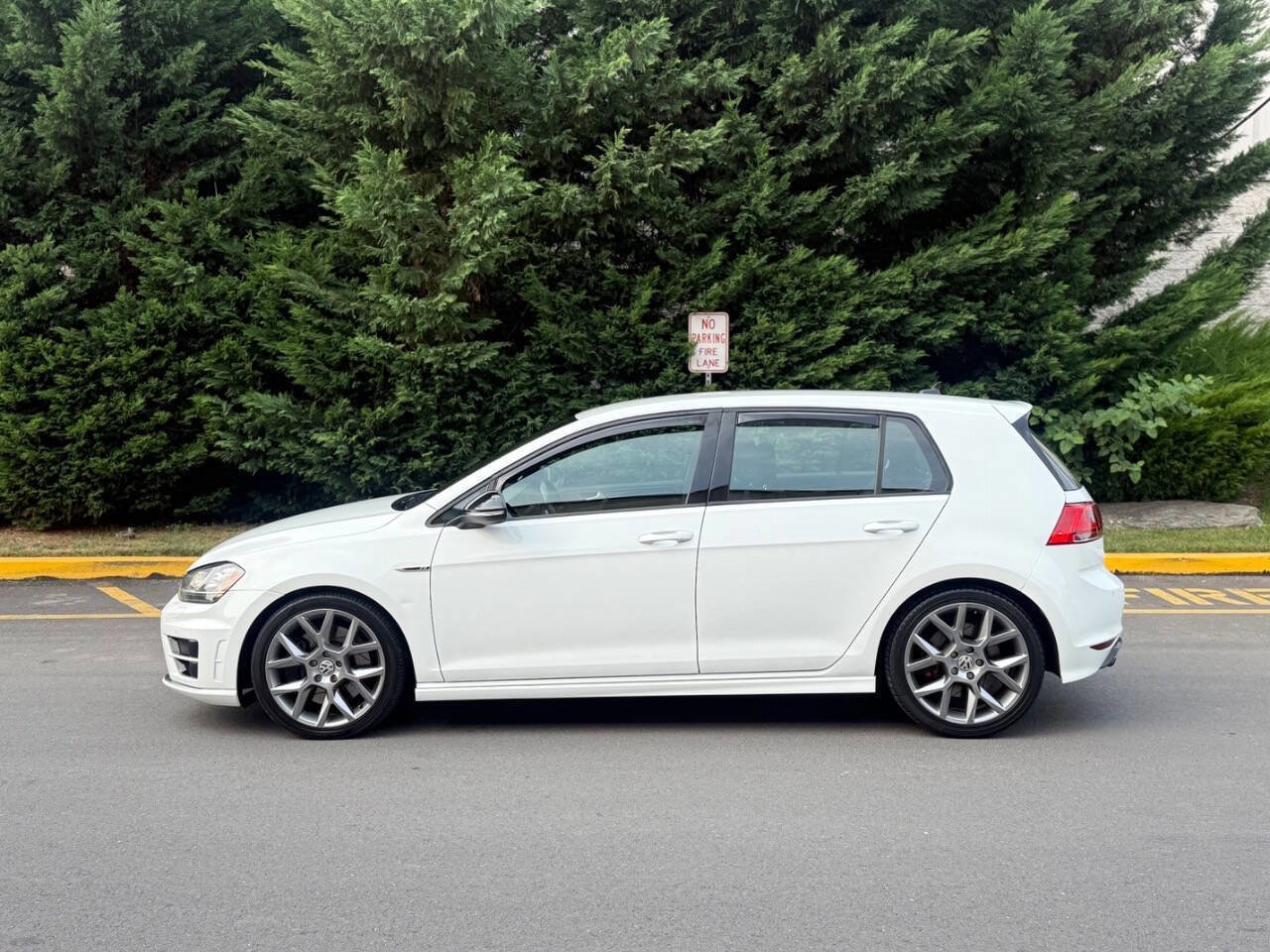 Used 2015 Volkswagen Golf R 4-Door image 6