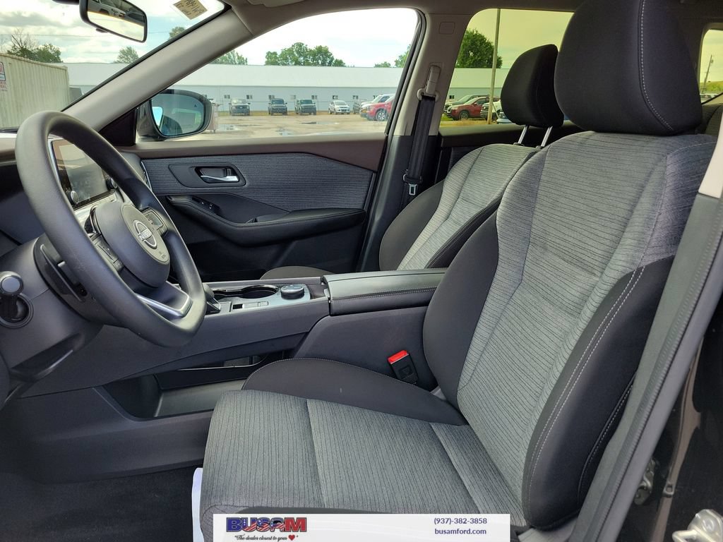 Used 2023 Nissan Rogue SV AWD/4WD image 16