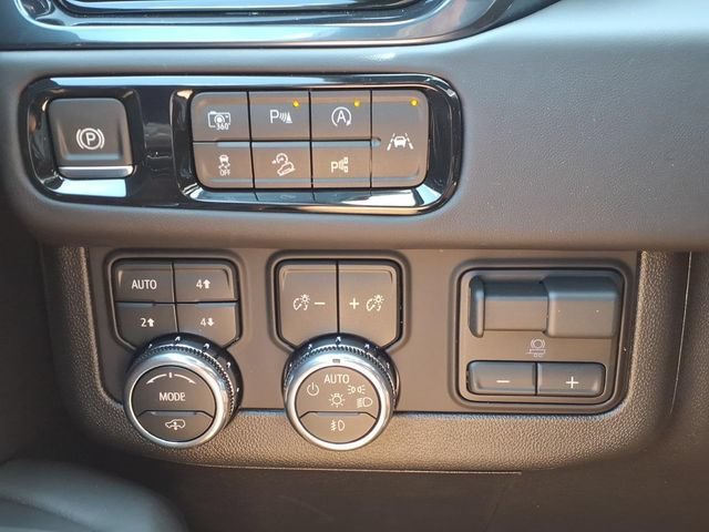 New 2026 GMC Yukon AT4 Ultimate AWD/4WD image 14