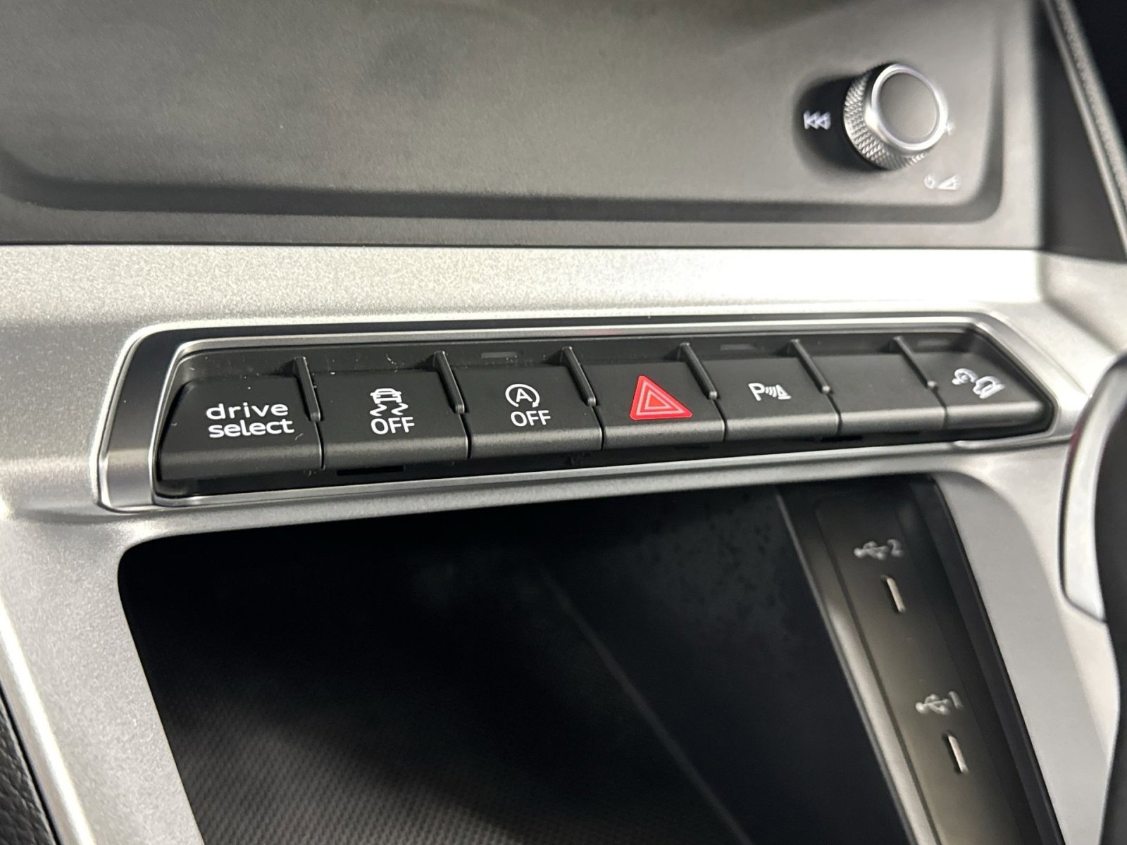 Used 2025 Audi Q3 2.0T Premium image 35