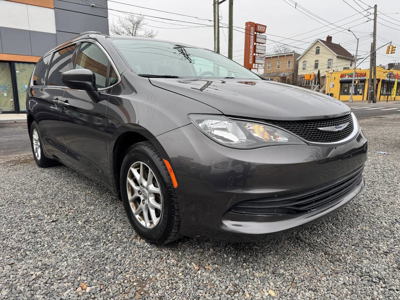 Used 2020 Chrysler Voyager Lxi image 3