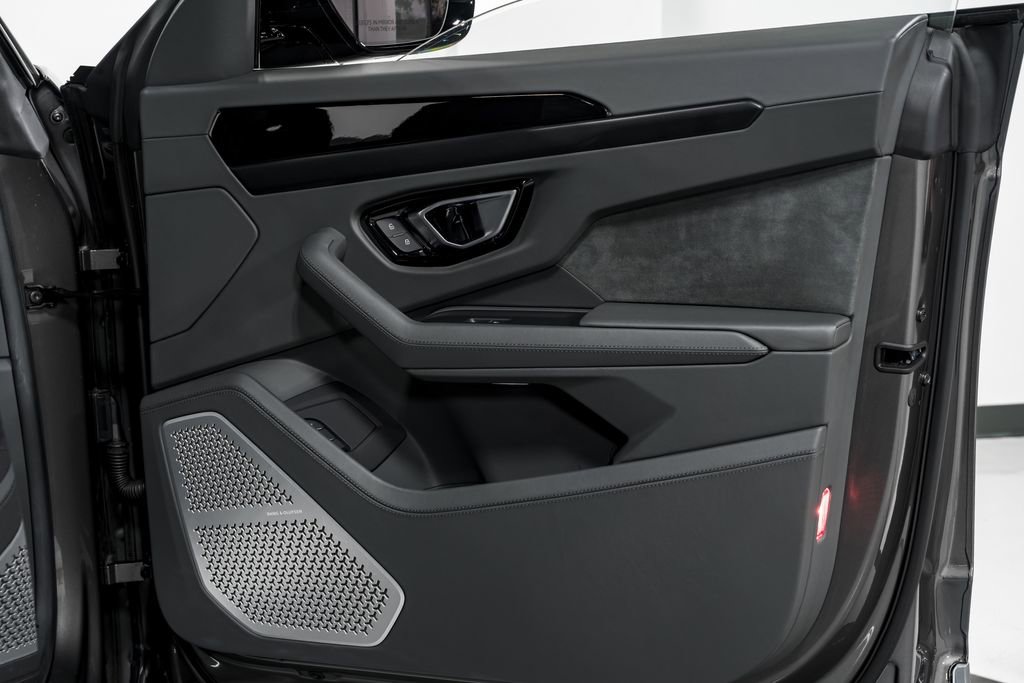 Used 2021 Lamborghini Urus image 45