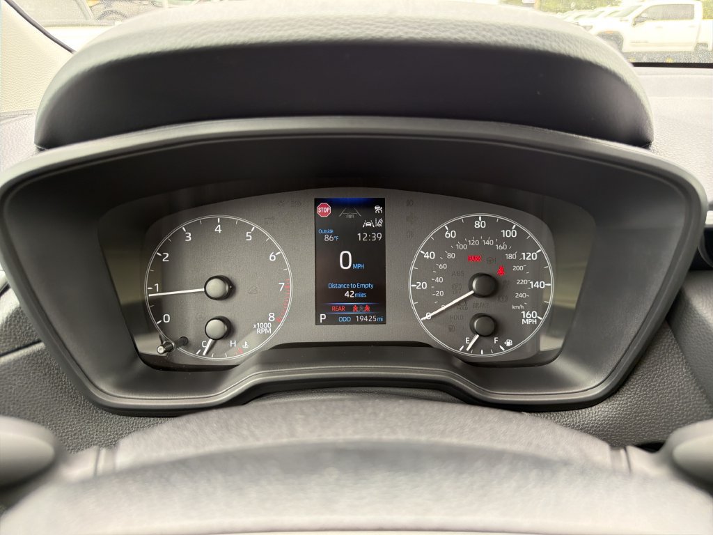 Used 2025 Toyota Corolla Cross LE FWD image 32