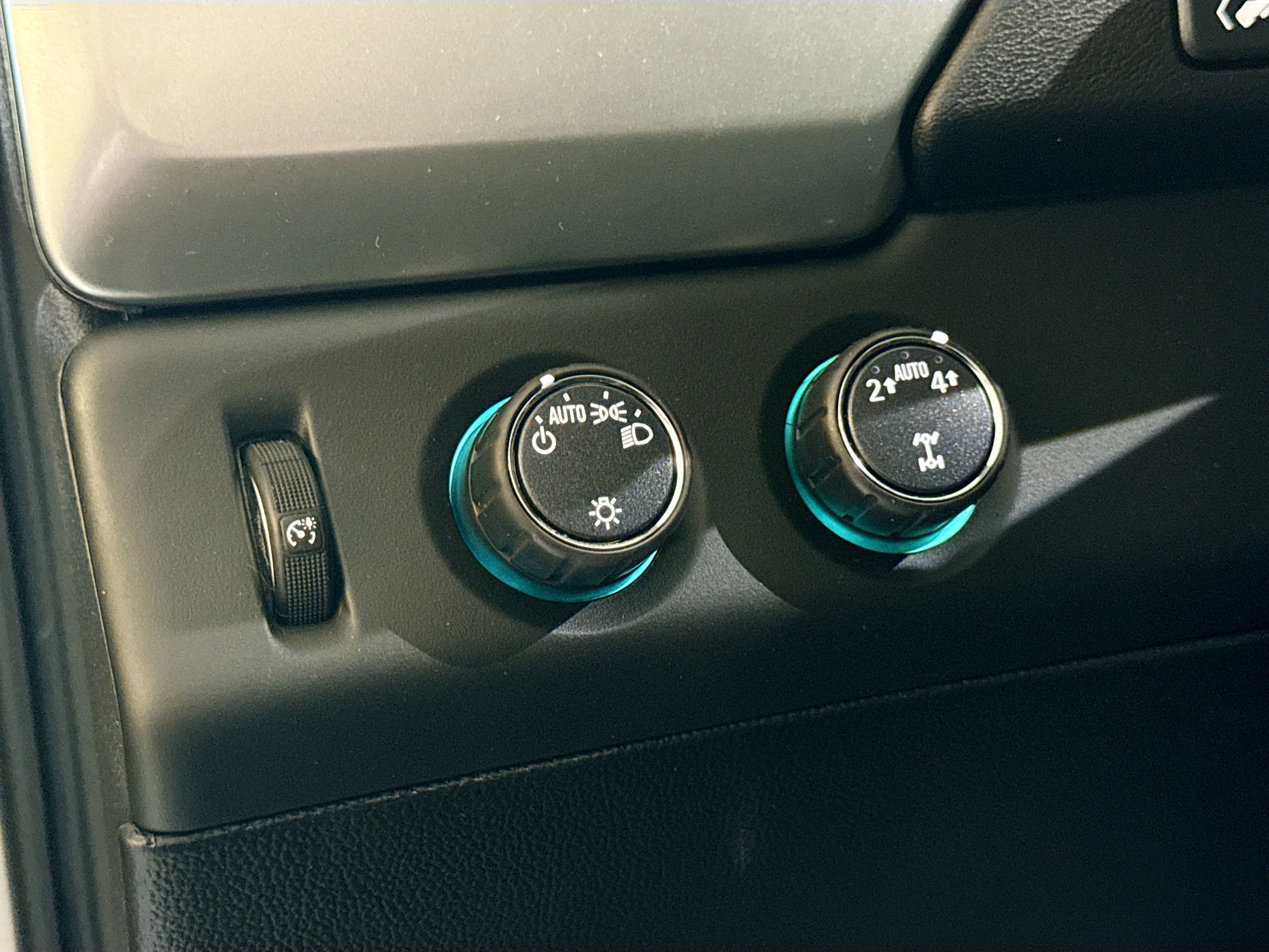 Used 2019 Chevrolet Suburban LT image 16