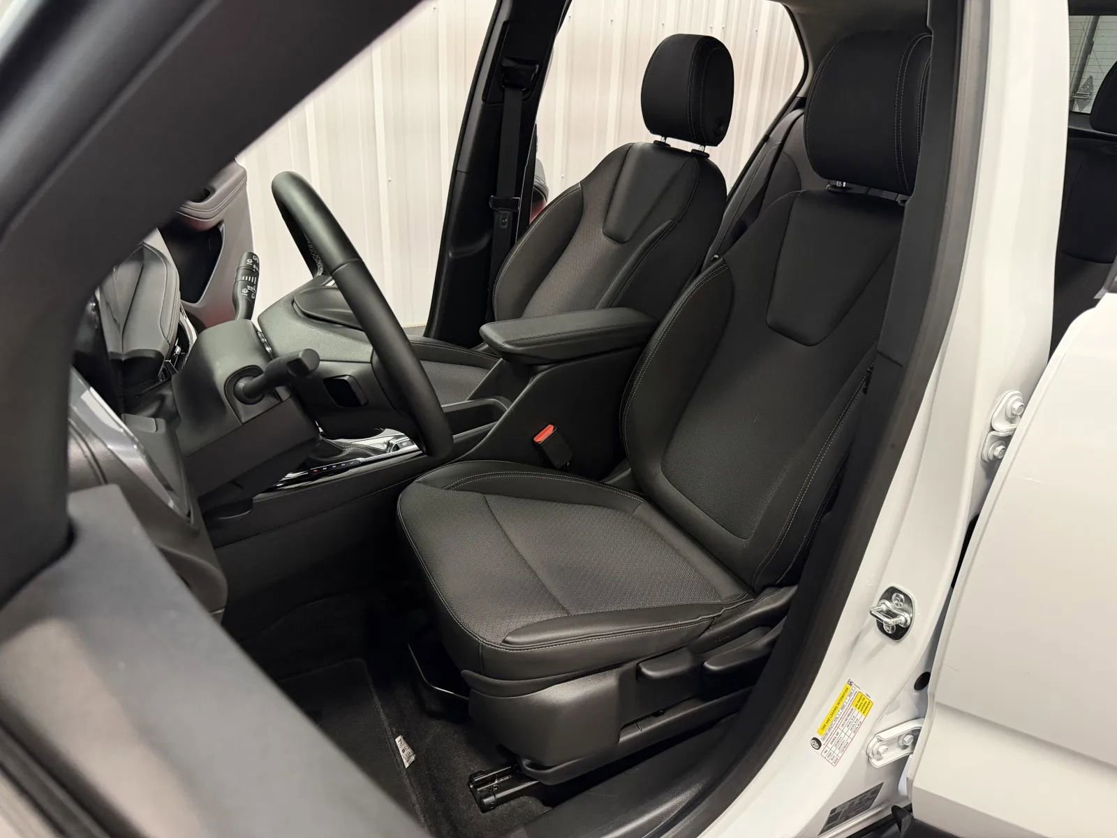 Used 2025 Buick Encore GX Preferred image 37