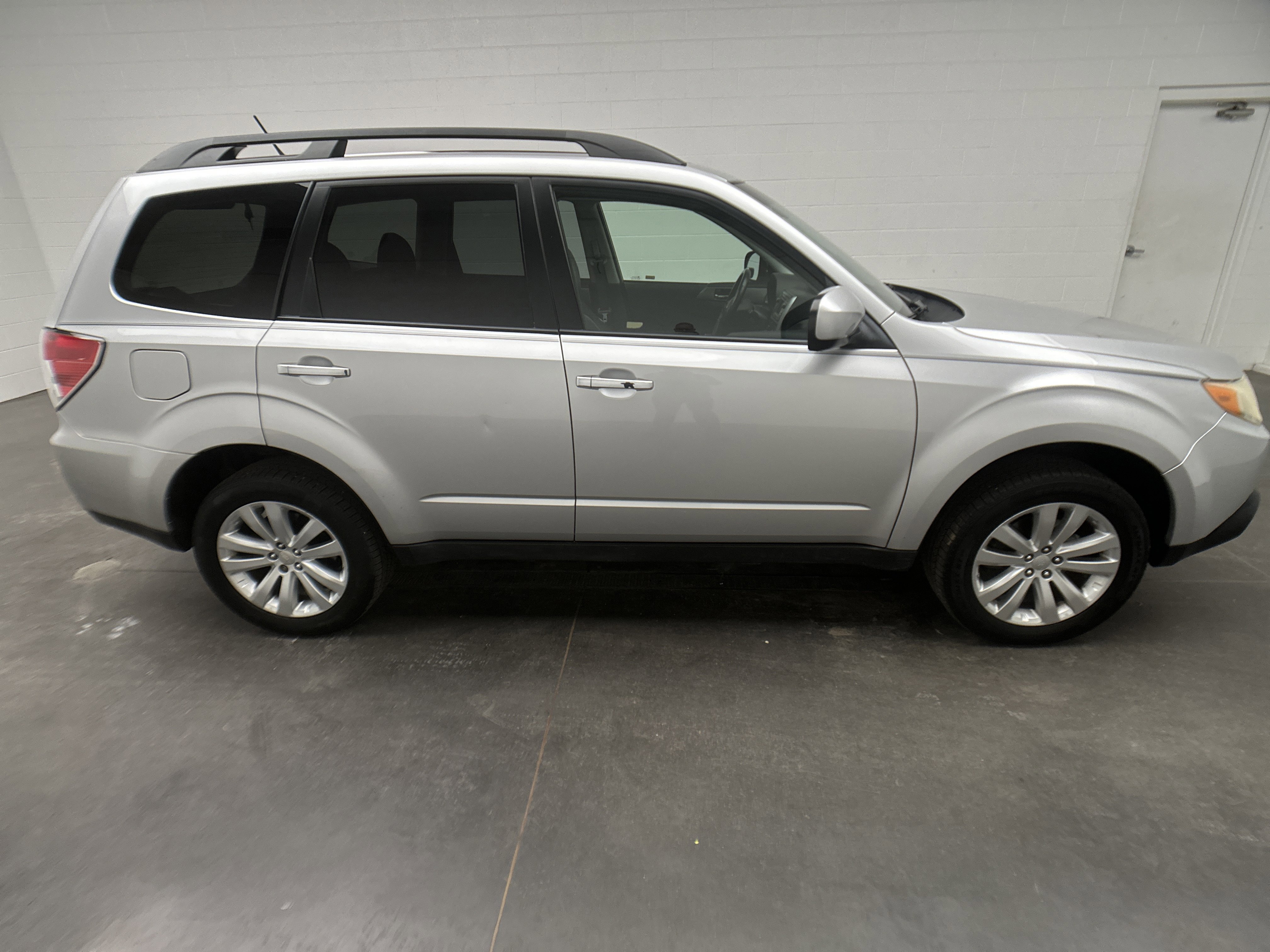 Used 2011 Subaru Forester 2.5X Limited w/ Popular Equipment Group 4B image 9
